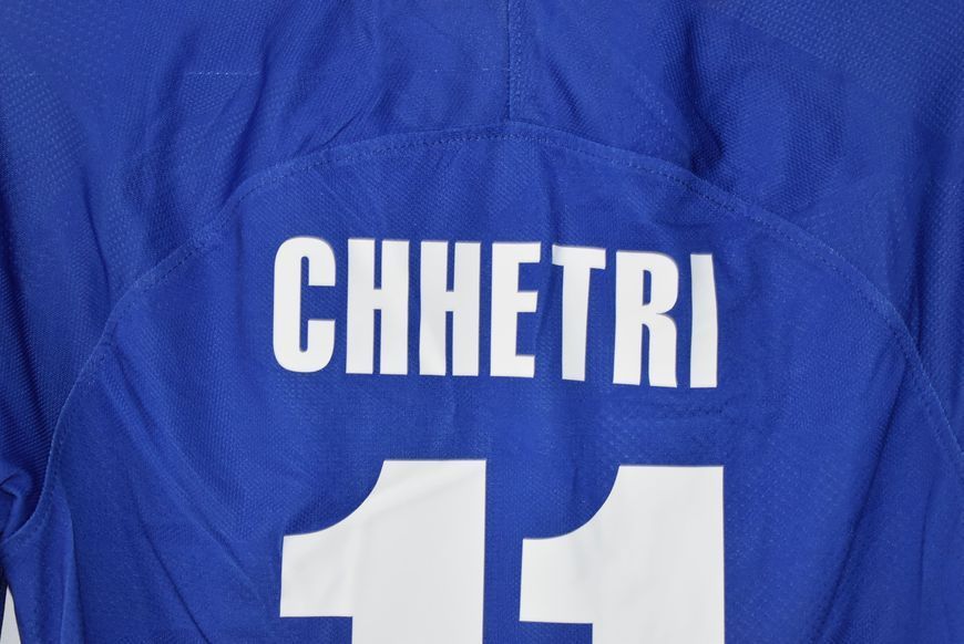 India 2021-2022 home shirt SIX5SIX in size S with Sunil Chhetri on the back 4860 PHOTO