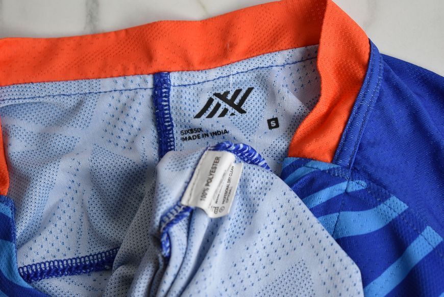 India 2021-2022 home shirt SIX5SIX in size S with Sunil Chhetri on the back 4860 PHOTO