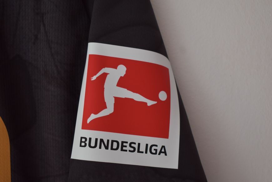 VfB Stuttgart 2025-2026 3-cia koszulka Jako w rozmiarze M z Denis Undav na plecach 5052 ZDJECIE