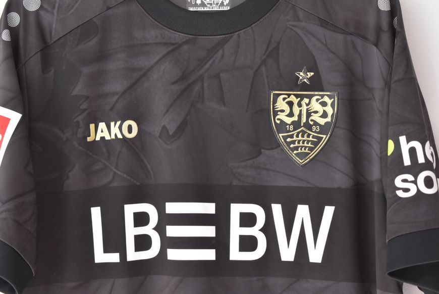 VfB Stuttgart 2025-2026 3-cia koszulka Jako w rozmiarze M z Denis Undav na plecach 5052 ZDJECIE