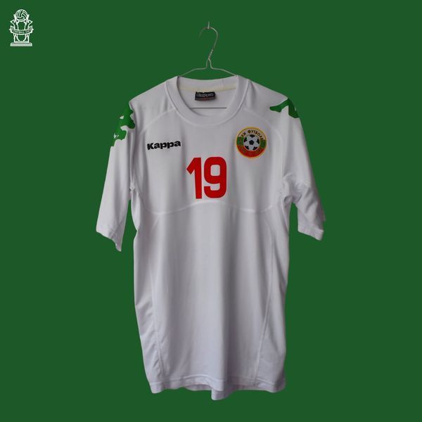 Bulgaria 2011-2012 home shirt Kappa in size L with Stiliyan Petrov on the back 4862 PHOTO