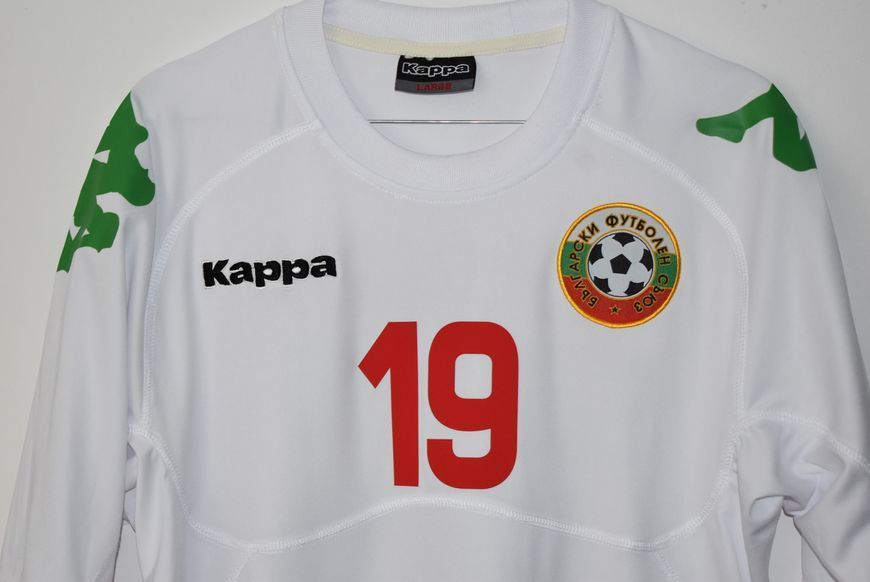 Bulgaria 2011-2012 home shirt Kappa in size L with Stiliyan Petrov on the back 4862 PHOTO