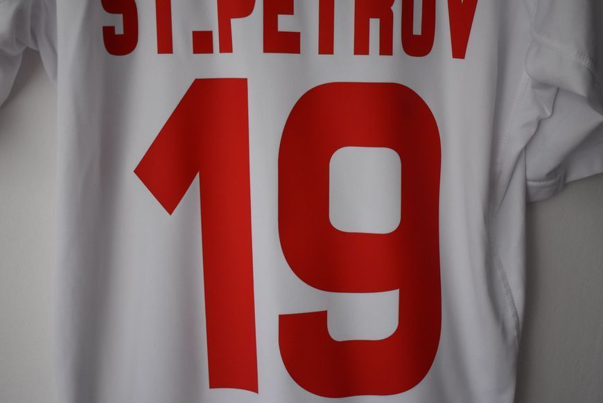 Bulgaria 2011-2012 home shirt Kappa in size L with Stiliyan Petrov on the back 4862 PHOTO
