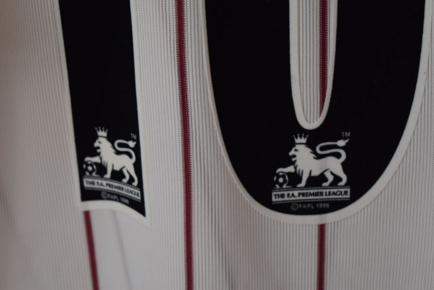 West Ham United 2002-2003 wyjazdowa koszulka Fila w rozmiarze XL/XXL (60,5x78cm) z Paolo Di Canio na plecach 4718 ZDJECIE