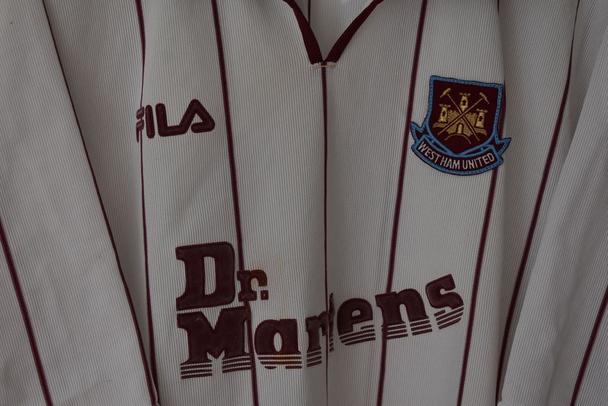 West Ham United 2002-2003 wyjazdowa koszulka Fila w rozmiarze XL/XXL (60,5x78cm) z Paolo Di Canio na plecach 4718 ZDJECIE