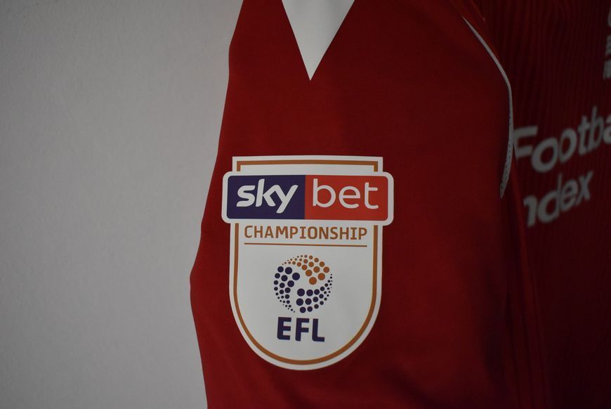 Nottingham Forest 2019-2020 home Macron shirt in size M with Matty Cash on the back 4621 PHOTO