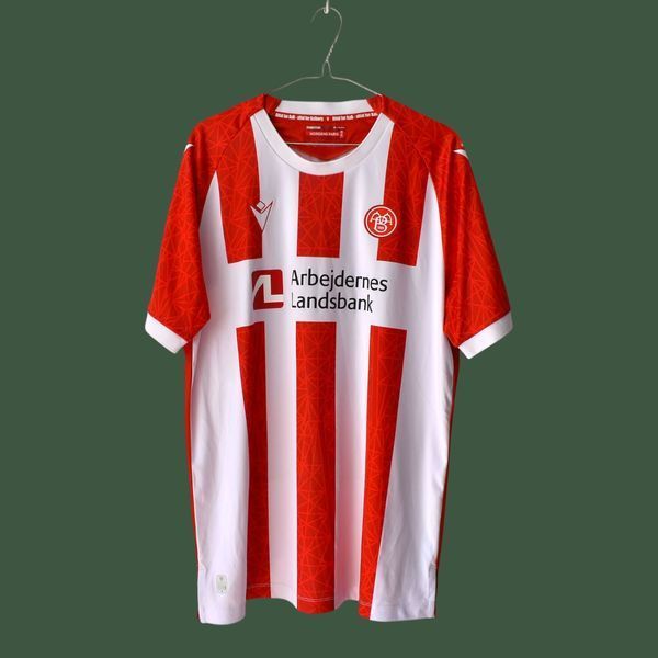 Aalborg BK 2022-2023 hjemmebanetr&oslash;je Macron i st&oslash;rrelse XL med Kasper H&oslash;gh p&aring; ryggen 5008 FOTO