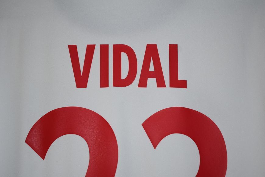 Bayern Monacium 2016-2017 3-cia koszulka Adidas w rozmiarze L z Arturo Vidal na plecach 4771 ZDJECIE