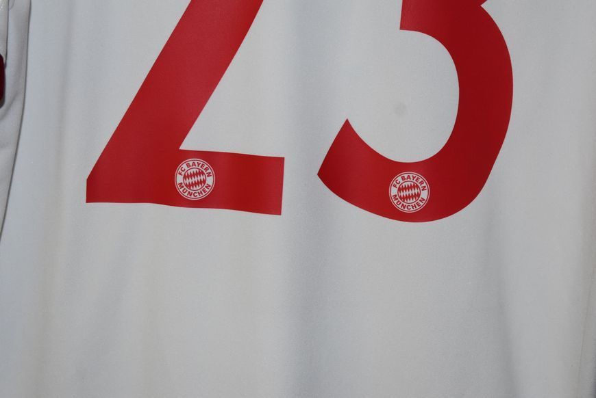 Bayern Monacium 2016-2017 3-cia koszulka Adidas w rozmiarze L z Arturo Vidal na plecach 4771 ZDJECIE