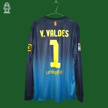 Barcelona 2012-2013 udebanem&aring;lmandstr&oslash;je med lange &aelig;rmer Nike i st&oslash;rrelse M med Victor Valdes p&aring; ryggen 4772 FOTO