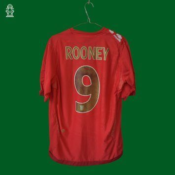 England VM 2006 udebaneretrotr&oslash;je Umbro i st&oslash;rrelse M med Wayne Rooney p&aring; ryggen 4574 FOTO