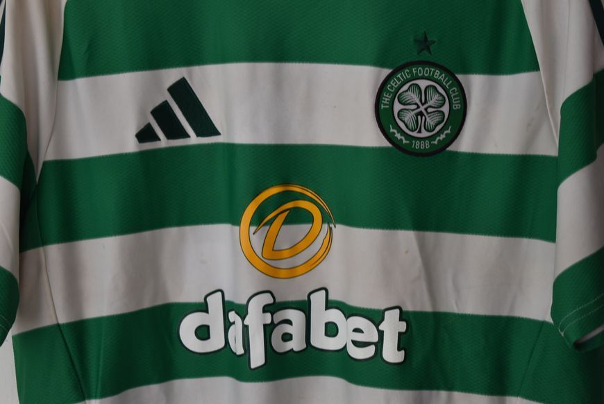 Celtic 2024-2025 home Adidas shirt in size XL with Maik Nawrocki on the back 4722 PHOTO