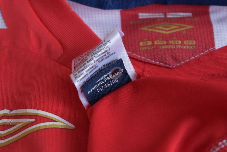 England VM 2006 udebaneretrotr&oslash;je Umbro i st&oslash;rrelse M med Wayne Rooney p&aring; ryggen 4574 FOTO