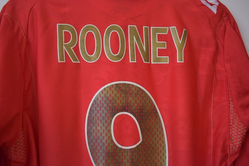 England VM 2006 udebaneretrotr&oslash;je Umbro i st&oslash;rrelse M med Wayne Rooney p&aring; ryggen 4574 FOTO
