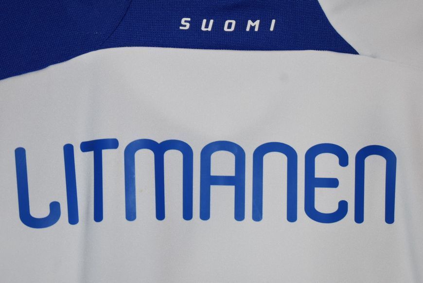 Finland 2010-2011 home retro Adidas shirt size XL with Jari Litmanen on the back 4475 PHOTO