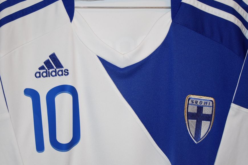 Finland 2010-2011 home retro Adidas shirt size XL with Jari Litmanen on the back 4475 PHOTO