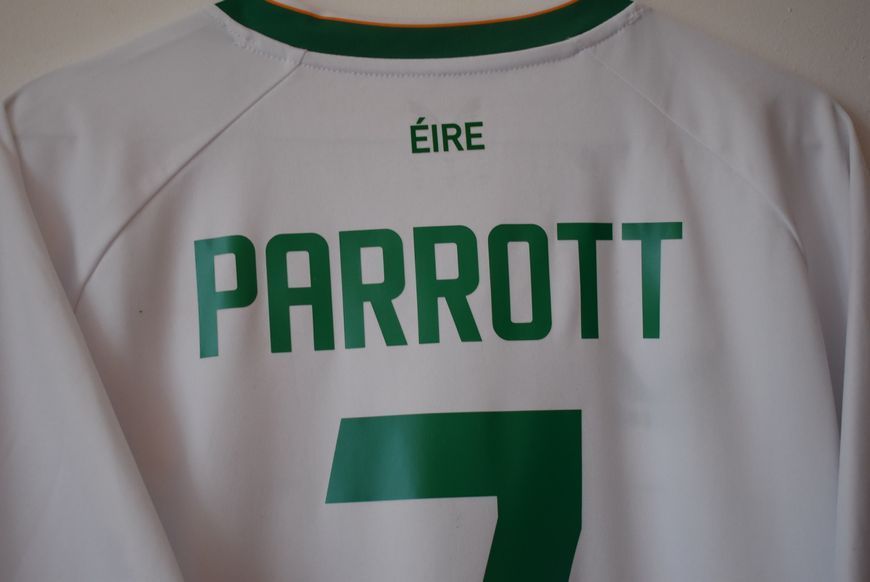 Irlandia 2023-2024 wyjazdowa koszulka Castore w rozmiarze XL z Troy Parrott na plecach 4576 ZDJECIE