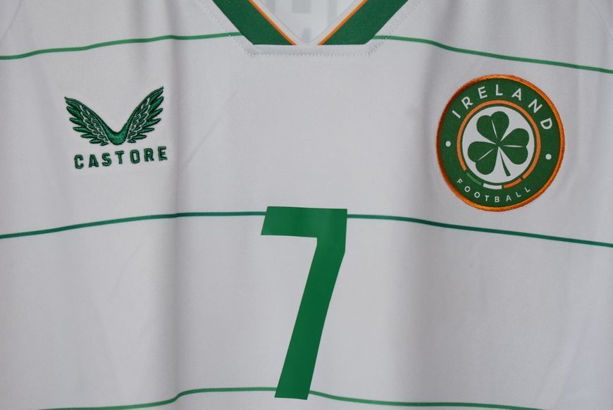 Irlandia 2023-2024 wyjazdowa koszulka Castore w rozmiarze XL z Troy Parrott na plecach 4576 ZDJECIE