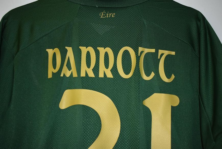 Ireland 2020-2021 home New Balance shirt in size M with Troy Parrott on the back 4775 PHOTO