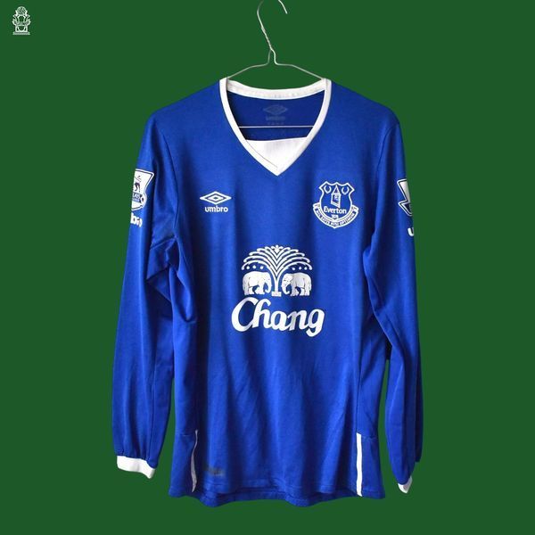 Everton 2015-2016 home Umbro long sleeve shirt in size S with Gerard Deulofeu on the back 4691 PHOTO