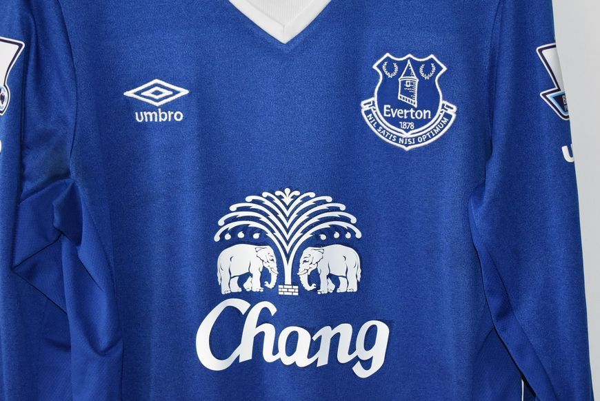 Everton 2015-2016 home Umbro long sleeve shirt in size S with Gerard Deulofeu on the back 4691 PHOTO