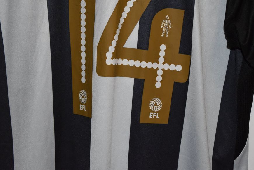 Newcastle United 2016-2017 home shirt by Puma in size M with Isaac Hayden on the back 5126 PHOTO