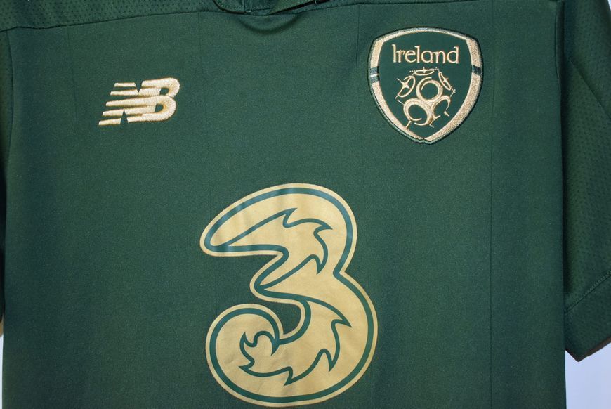 Ireland 2020-2021 home New Balance shirt in size M with Troy Parrott on the back 4776 PHOTO