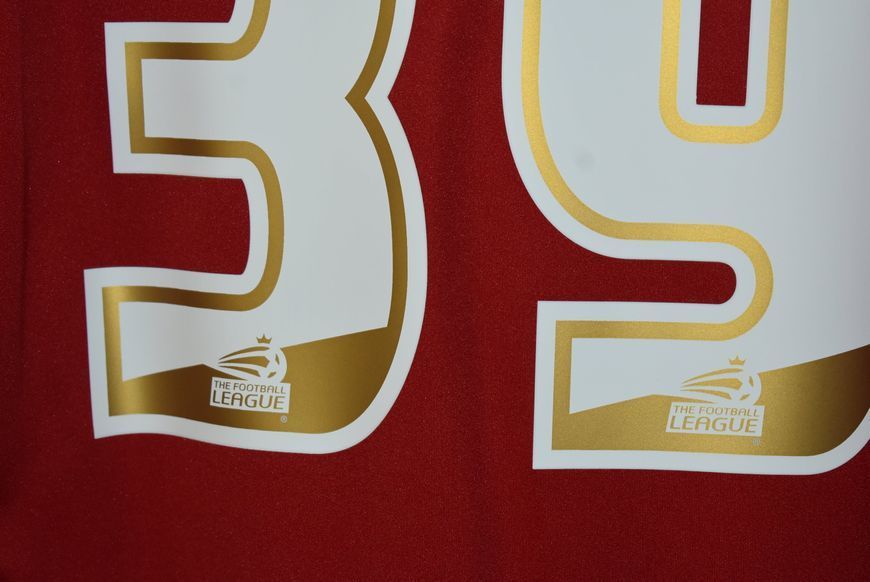 Middlesbrough 2013-2014 home shirt Adidas in size L with Jonathan Woodgate on the back 4870 PHOTO