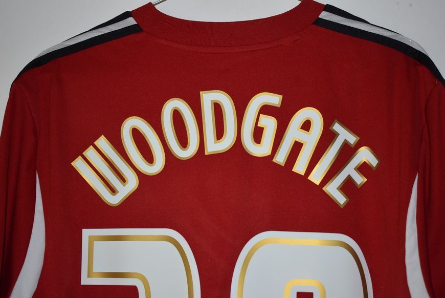 Middlesbrough 2013-2014 home shirt Adidas in size L with Jonathan Woodgate on the back 4870 PHOTO