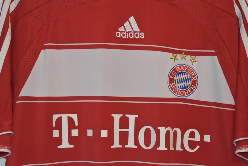 Bayern Munich 2007-2008 home shirt Adidas in size M with Franck Rib&eacute;ry on the back 5014 PHOTO