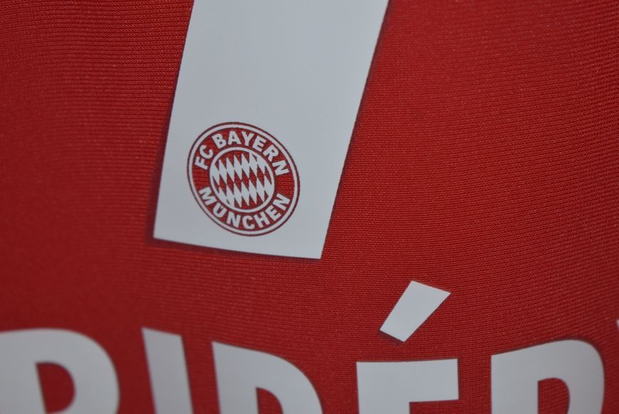 Bayern Munich 2007-2008 home shirt Adidas in size M with Franck Rib&eacute;ry on the back 5014 PHOTO
