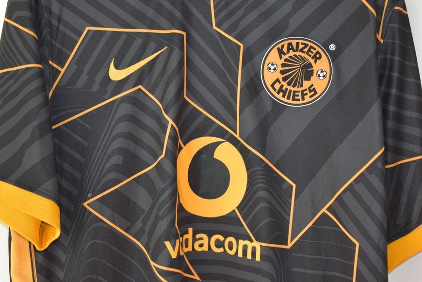 Kaizer Chiefs 2021-2022 Nike udebanetr&oslash;je i st&oslash;rrelse L 5063 FOTO