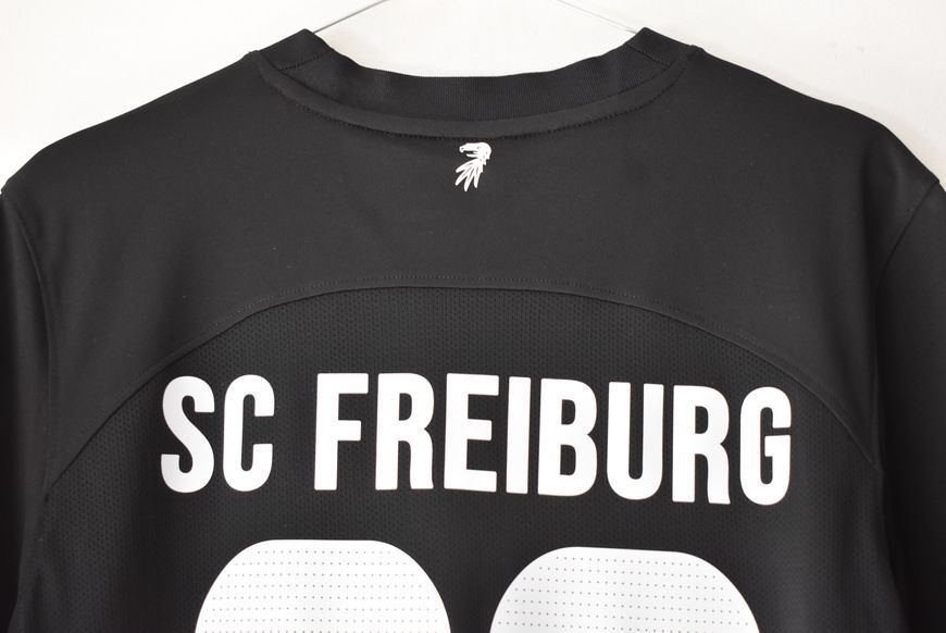BNWT SC Freiburg 2023-2024 udebanetr&oslash;je Nike i st&oslash;rrelse M med Vincenzo Grifo p&aring; ryggen 4872 FOTO