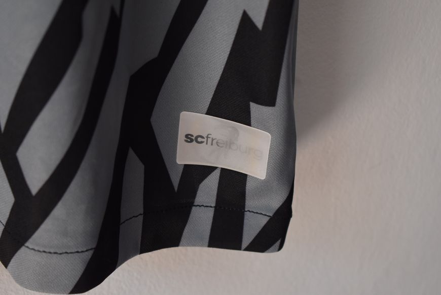 BNWT SC Freiburg 2023-2024 udebanetr&oslash;je Nike i st&oslash;rrelse M med Vincenzo Grifo p&aring; ryggen 4872 FOTO