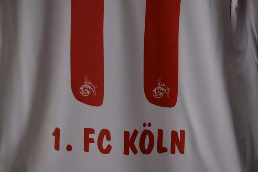 1. FC K&ouml;ln 2007-2008 domowa koszulka Adidas w rozmiarze M z Milivoje Novakovič na plecach 4873 ZDJECIE