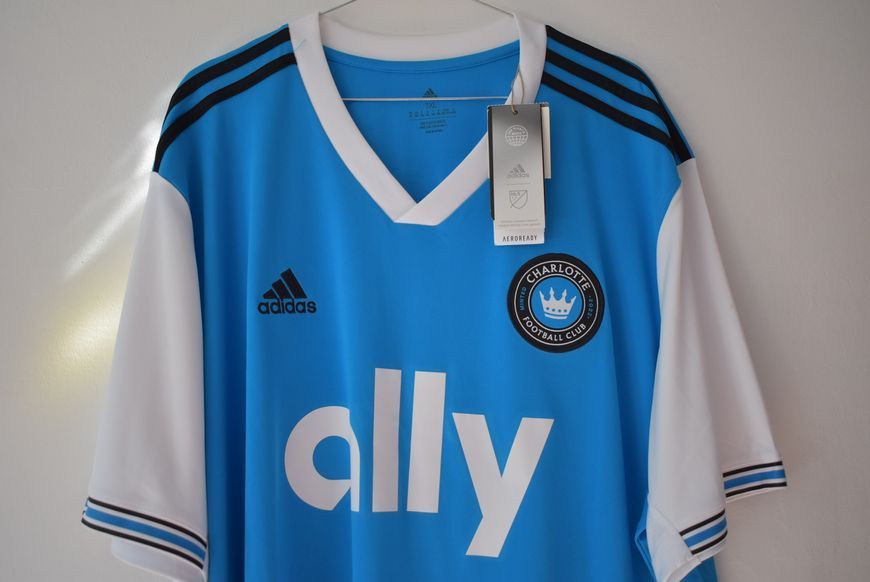 BNWT Charlotte 2022 Adidas hjemmebanetr&oslash;je i st&oslash;rrelse 3XL med Karol Świderski p&aring; ryggen 5065 FOTO