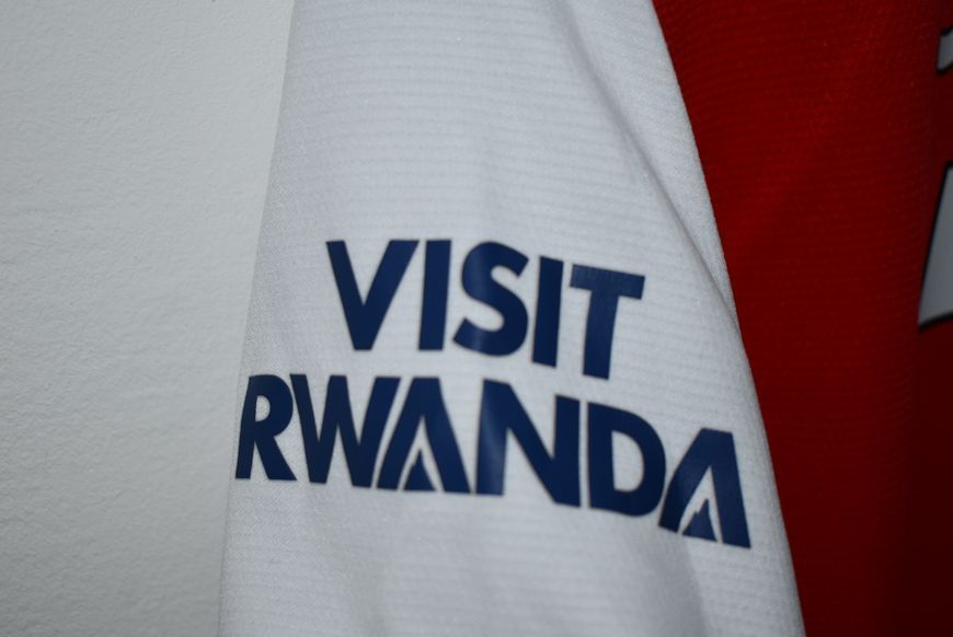 Arsenal 2021-2022 domowa koszulka Adidas w rozmiarze L z Bukayo Saka na plecach 4780 ZDJECIE
