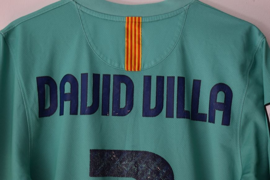 Barcelona 2011-2012 third shirt Nike in size S with David Villa on the back 4874 PHOTO