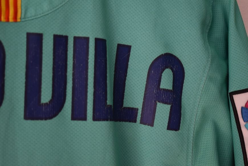 Barcelona 2011-2012 third shirt Nike in size S with David Villa on the back 4874 PHOTO