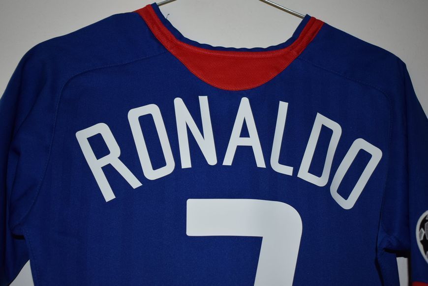Manchester United 2005-2006 wyjazdowa koszulka Nike w rozmiarze S (49x68cm) z Cristiano Ronaldo na plecach 4782 ZDJECIE