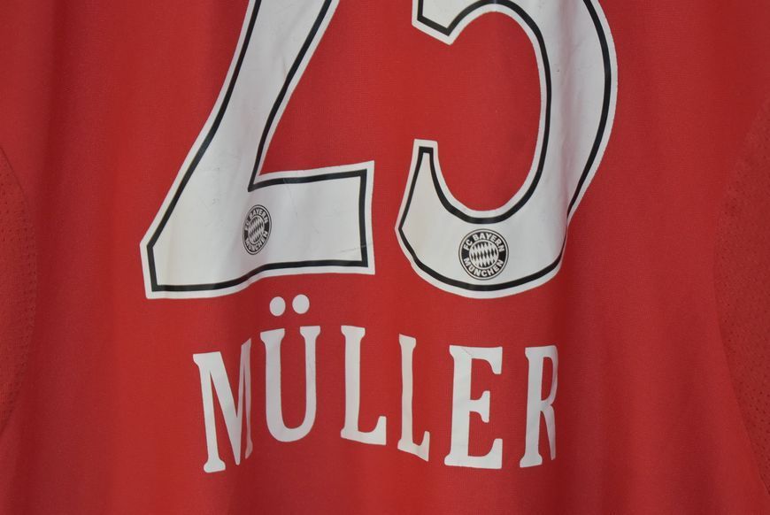 Bayern M&uuml;nchen 2008-2009 Adidas hjemmebanetr&oslash;je i st&oslash;rrelse YXL (48x67 cm) med Thomas M&uuml;ller p&aring; ryggen 5069 FOTO