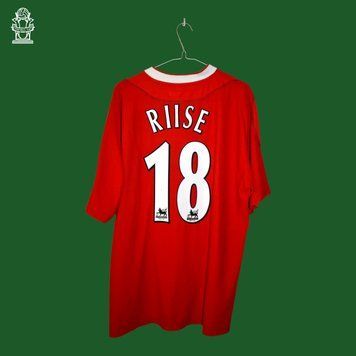 Liverpool 2002/2003/2004 home Reebok shirt in size XL with John-Arne Riise on the back 4784 PHOTO
