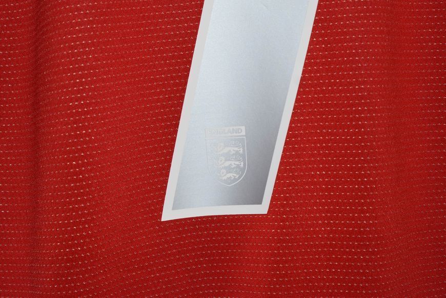 England EURO 2004 udebaneretrotr&oslash;je Umbro i st&oslash;rrelse L med David Beckham p&aring; ryggen 4536 FOTO
