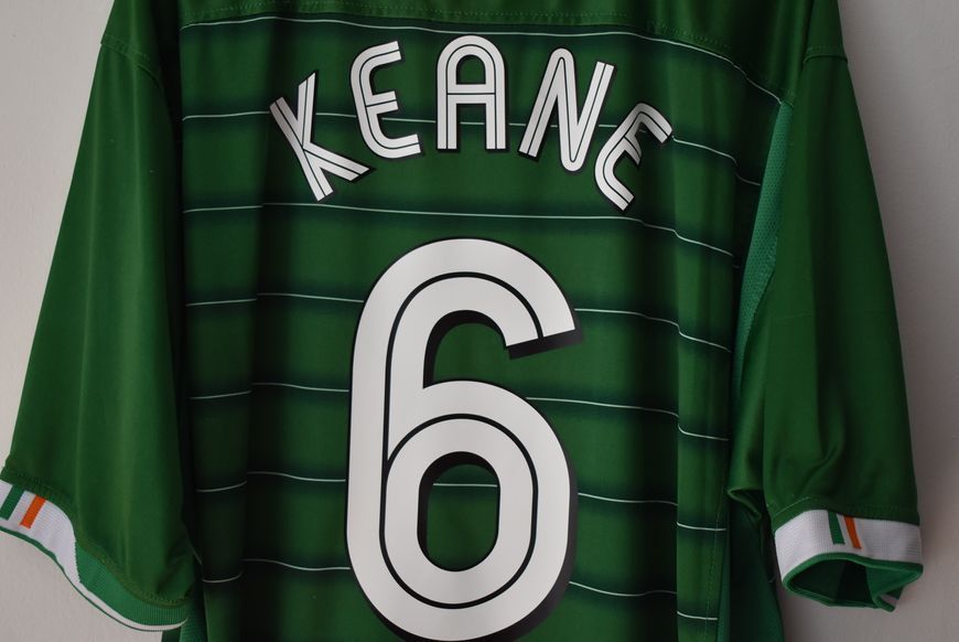 Ireland World Cup 2002 home shirt Umbro in size XL with Roy Keane on the back 4878 PHOTO