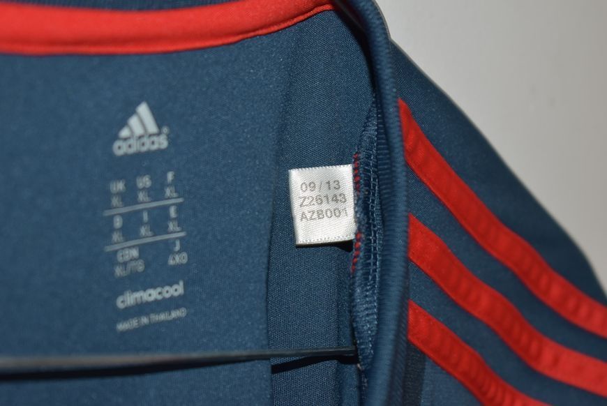 Bayern M&uuml;nchen 2013-2014 Adidas tredje tr&oslash;je i st&oslash;rrelse XL med Arjen Robben p&aring; ryggen 5071 FOTO
