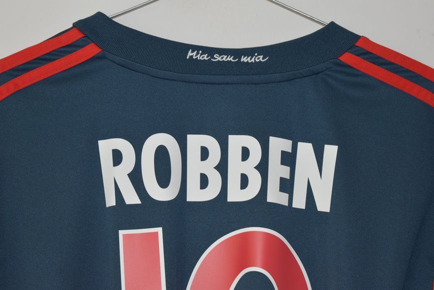 Bayern M&uuml;nchen 2013-2014 Adidas tredje tr&oslash;je i st&oslash;rrelse XL med Arjen Robben p&aring; ryggen 5071 FOTO
