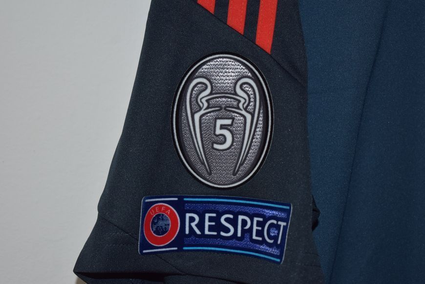 Bayern M&uuml;nchen 2013-2014 Adidas tredje tr&oslash;je i st&oslash;rrelse XL med Arjen Robben p&aring; ryggen 5071 FOTO