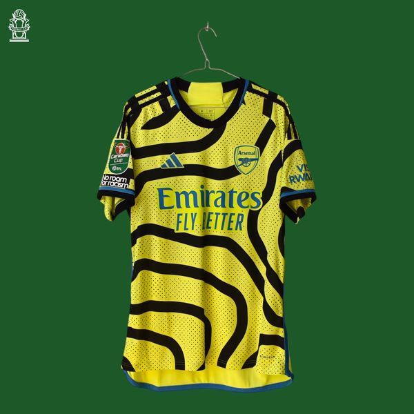 Arsenal 2023-2024 udebanetr&oslash;je Adidas i st&oslash;rrelse M med Declan Rice p&aring; ryggen 4880 FOTO