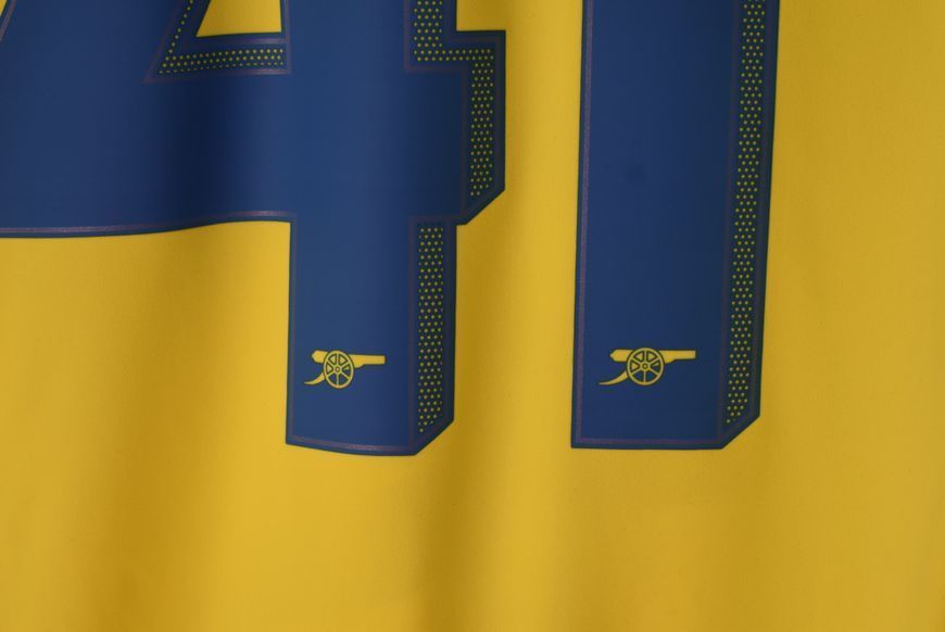 Arsenal 2023-2024 udebanetr&oslash;je Adidas i st&oslash;rrelse M med Declan Rice p&aring; ryggen 4880 FOTO