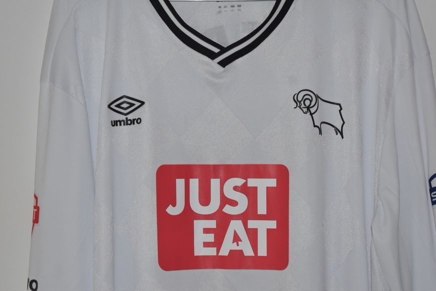 Derby County 2015-2016 Umbro home shirt with long sleeves in size XXL with Darren Bent on the back 5078 PHOTO